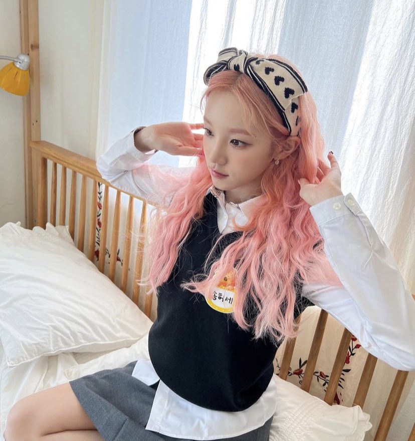 ⠀      ⠀      
 ⠀  
⠀      ⠀       •°. * ♡︎ JULES ! 🪷
⠀      ⠀     ur ditzy daughter ૮ 𖦹﹏𖦹ა
⠀      ⠀  ⠀ ⠀   camgirl au. 19. 3N
⠀      
⠀      ⠀