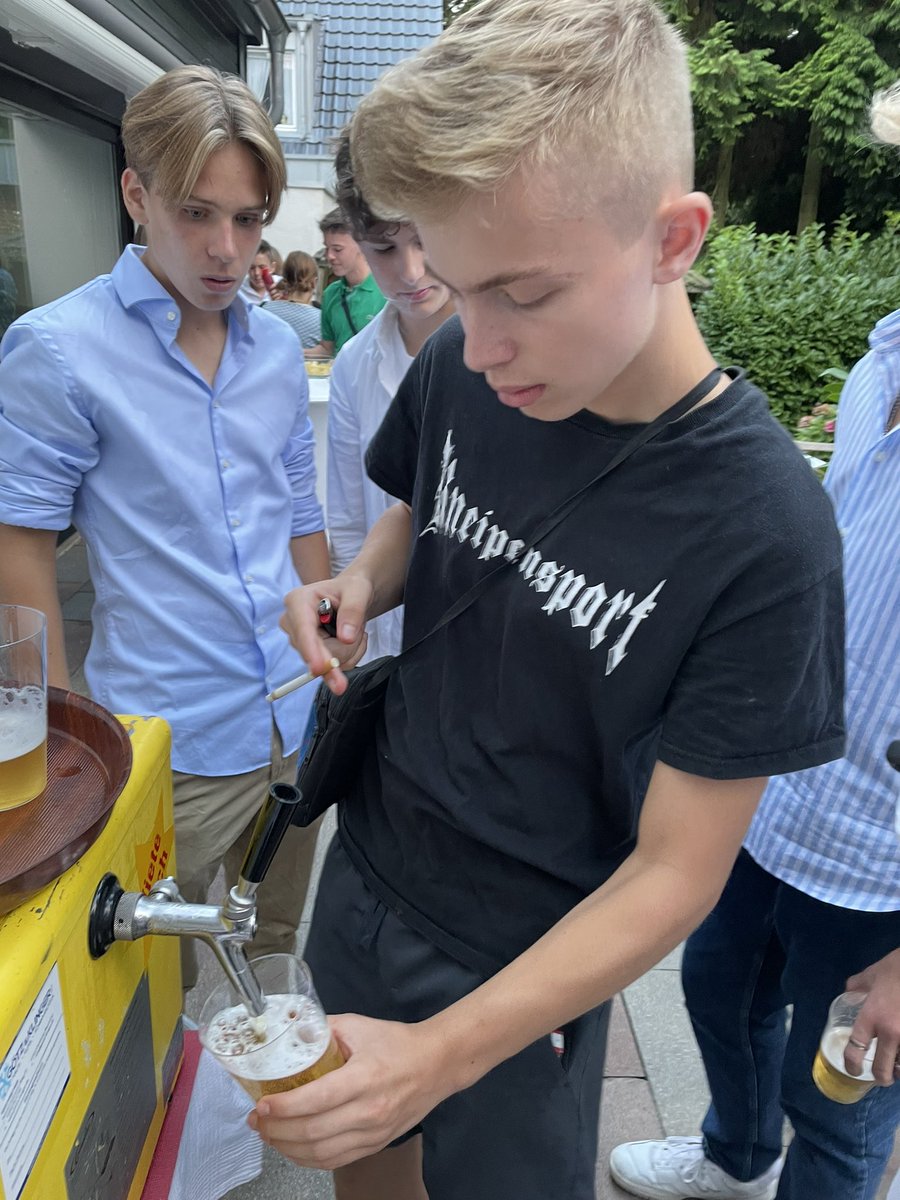 Roccco489's tweet photo. Er sieht aus als würde er das beruflich machen! https://t.co/qv1qv7CkW9