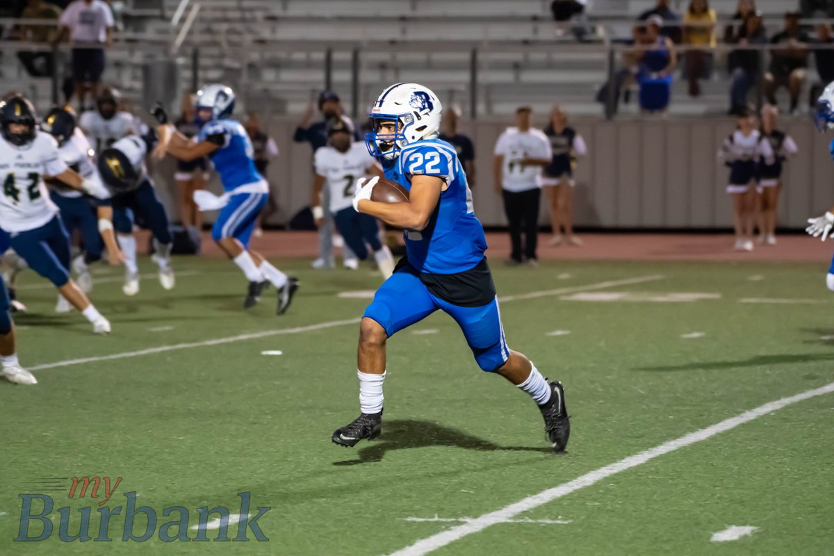 myBurbankSports's tweet photo. Burbank Football Loses Heartbreaker to Dos Pueblos - Burbank will host Santa Fe High next Thursday at Memorial Field. #BurbankFootball #ChrisAguirre #DanielZacariaz #DavidBuso #DylanRobinson #MikeMartinez #RyanMarsh #zakkestrada
https://t.co/INtiVWEroF https://t.co/cD4RYTbty3