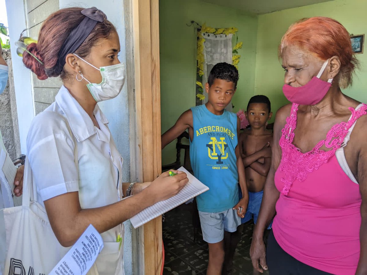 ucm_feugtmo's tweet photo. Pues.. entre activación de los proyectos OdontoSol y Ciencias Médicas en la Calle, reactivación de vacuna para menores y adultos mayores, pesquisa de casos activos y promoción de salud... intercambiaron experiencias con la población que una vez se unió para hacer salud🙌🏻‼️ https://t.co/PWznkISS4n