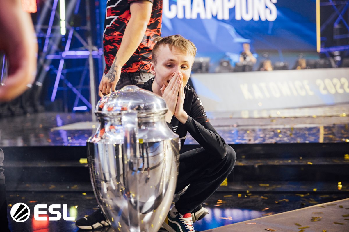 ESLCS's tweet photo. Some of hte best photos of the 10th year of @csgo! 

Major winners, legendary team ups, returning characters, what a journey it has been! 🤩 https://t.co/flvyAvU4ne