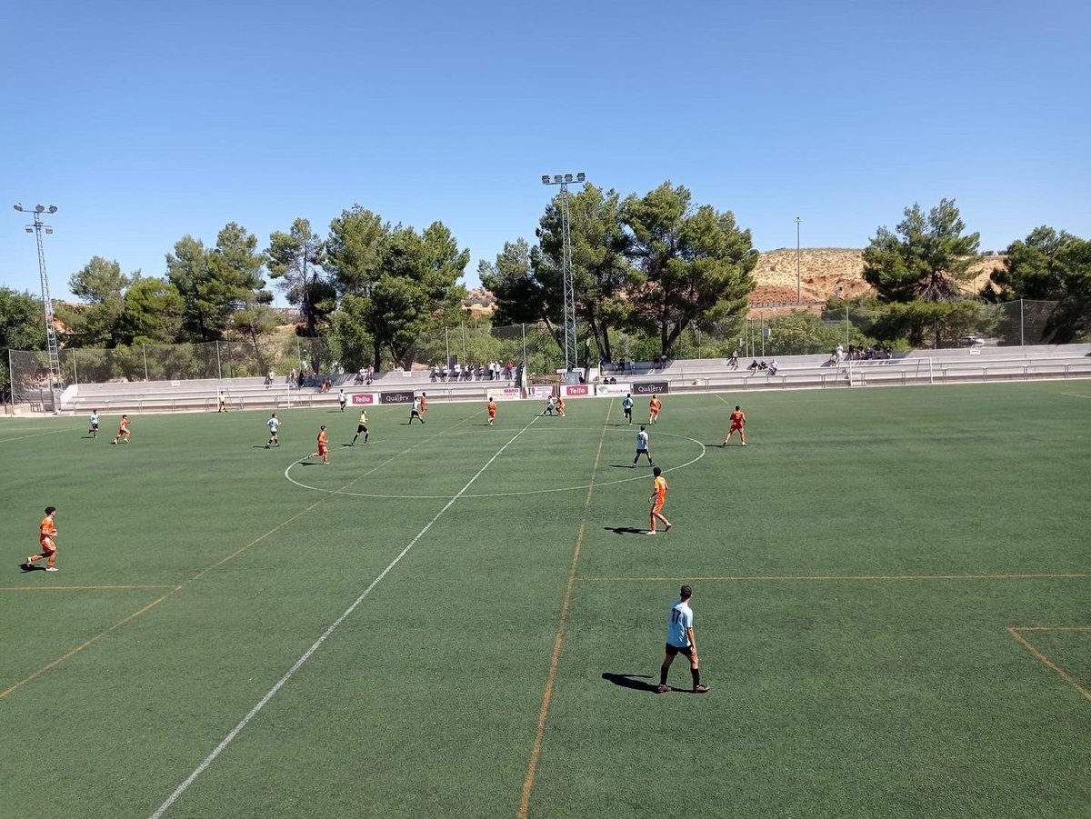 cdisoba's tweet photo. PARTIDO DE ENTRENAMIENTO ⏰ | Esta vez frente al @CD_Toledo DH con derrota por la mínima (1-0).
Gran partido del EQUIPO, donde se nota una línea creciente a nivel COMPETITIVO y una gran IMAGEN de los chicos de @LuisG8_
#CDIsoba
#VamosLobos
#Lobos
#UnidosPorUnaIlusión https://t.co/AZDpKamNaR