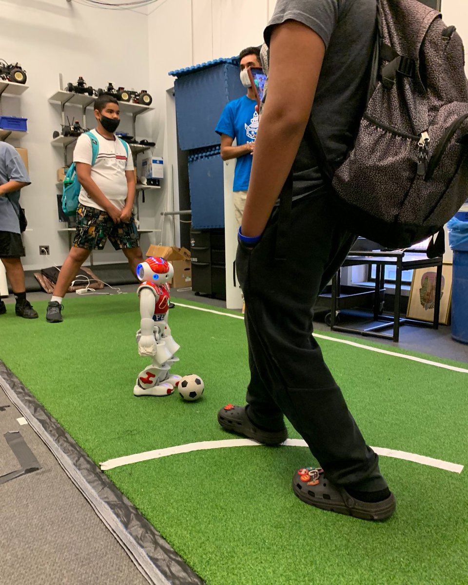 morrisarboretum's tweet photo. It's always a pleasure having the @_ACLAMO_ Summer Bridge Program at the Arboretum! This year, @UofPenn received a NSF grant for @IoT4Ag and chose our donor-funded summer program to participate in a STEM curriculum that included IoT4Ag sensors, batteries, and robotics! https://t.co/mbdmZe2lZx