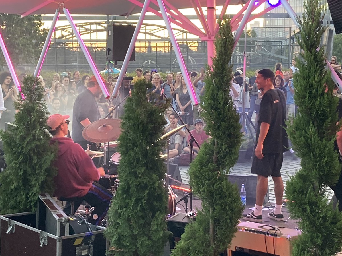 From Montreux to Montez: Silvan Strauss Ensemble live now! 😎🎸🎹🎺🎶