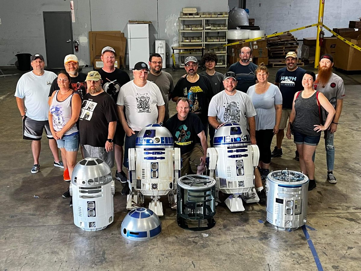 Drgnfly5931's tweet photo. Fun times and learning more stuff at the R2 builders party.
#starwars #astromech #R2D2 #r2q5 #r2builders #droid #droids #droidbuilders https://t.co/AuiHOS5jp8