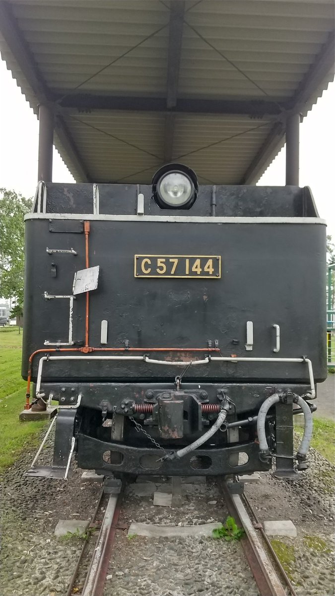 b9VKKvun1josLI4's tweet photo. #蒸気機関車 #c57 144号機 #保存車両 #保存車#メカメカ展示シリーズ#デゴイチ#機関車 #鉄道 #d5147 #岩見沢市 #みなみ公園 ここには #d51 もあります‼️😳 #北海道 にある #シゴナナ #貴婦人 制覇‼️😁 #旭川市 #c57201 https://t.co/FOh63as9M5
