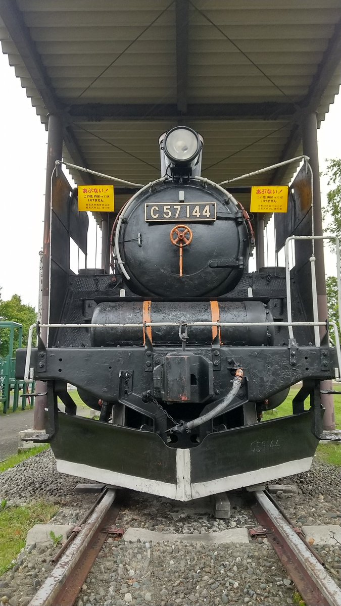 b9VKKvun1josLI4's tweet photo. #蒸気機関車 #c57 144号機 #保存車両 #保存車#メカメカ展示シリーズ#デゴイチ#機関車 #鉄道 #d5147 #岩見沢市 #みなみ公園 ここには #d51 もあります‼️😳 #北海道 にある #シゴナナ #貴婦人 制覇‼️😁 #旭川市 #c57201 https://t.co/FOh63as9M5