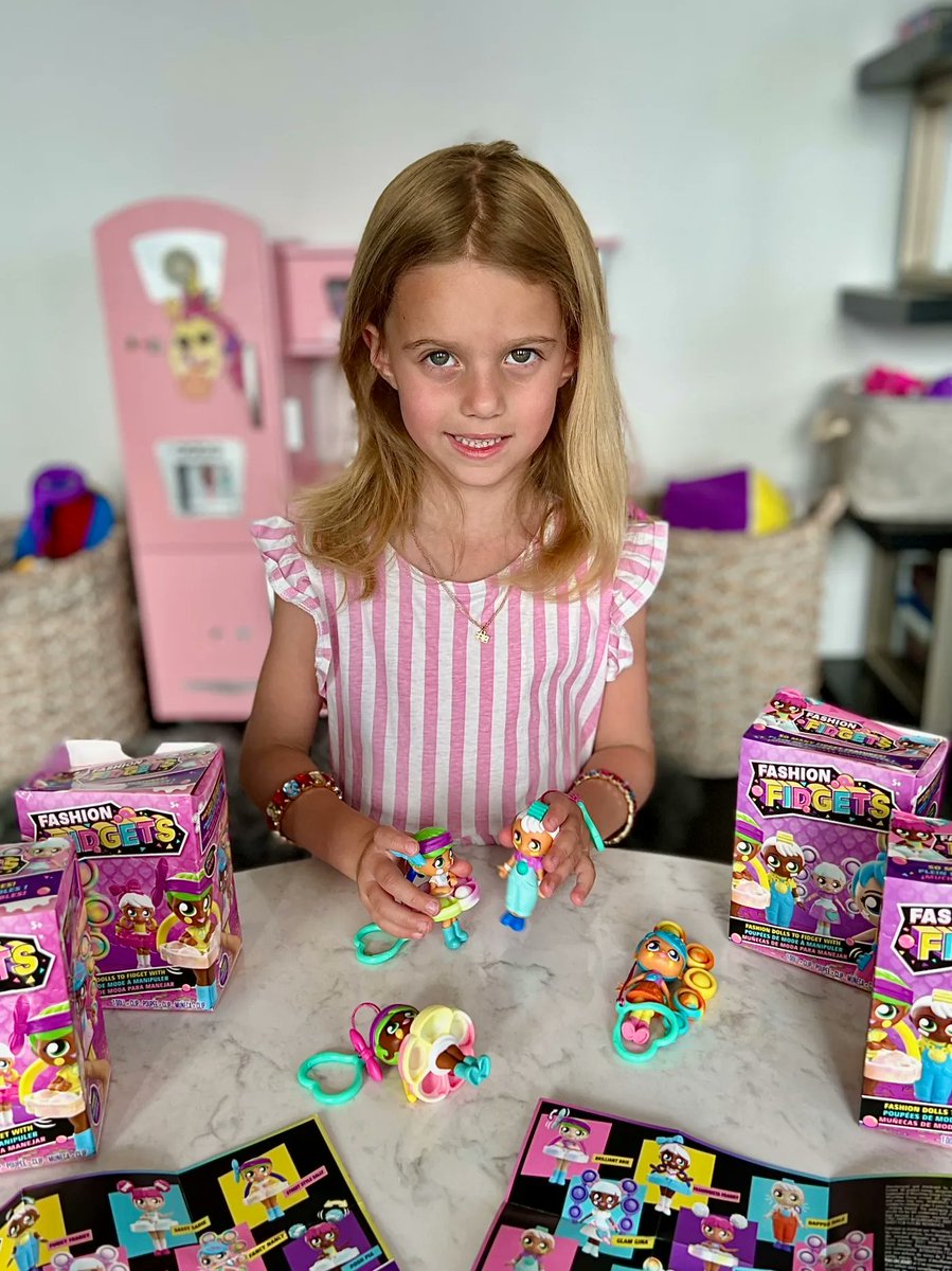 GoldCoastGirl__'s tweet photo. #ad 4 BACK TO SCHOOL FINDS >> https://t.co/tT6n9tpx1D  >> with @corefoodservice @WesternChiefKid @vitaminfriend @WowWeeWorld @BabbleBoxxTeam #cool4schoolBBxx #corecrew #vitaminfamily #westernchief #FashionFidgets #WowWee #Walmart https://t.co/WFPexRNxHM