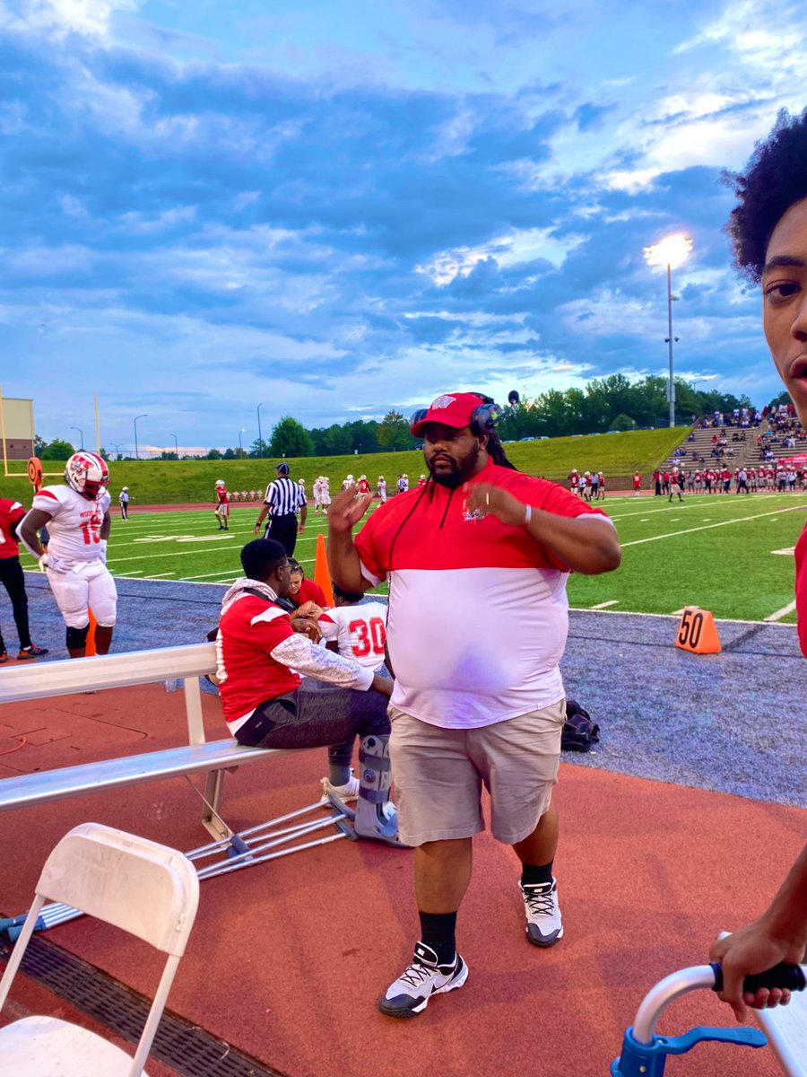 Them boys came to play. 26-6 victory over New Manchester. Defense didn’t give up a point and scored 9 points. Back in my element on the field. Where I’m from shut out=🍕