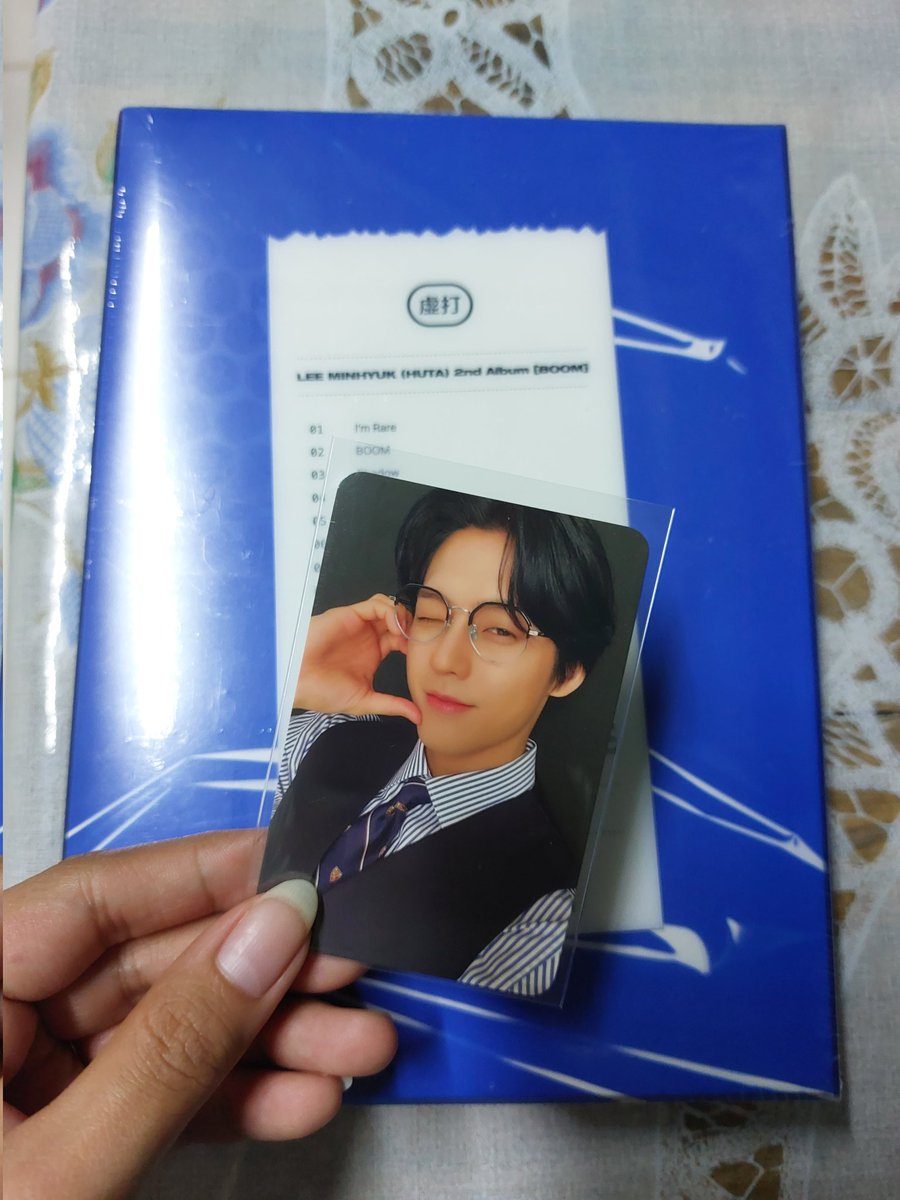 melorhieee's tweet photo. finally had the time to open my boom album 🥰 (received it on Aug 8 tho hehe) I really love the inclusions 🥺💙 thank youuu GO manager @minhanming, the best 😘 and for the pretty and secured packaging @KyeoptaPenJae 🤍 #satisfied #willorderagain 😆 https://t.co/1BDy4lOUYX