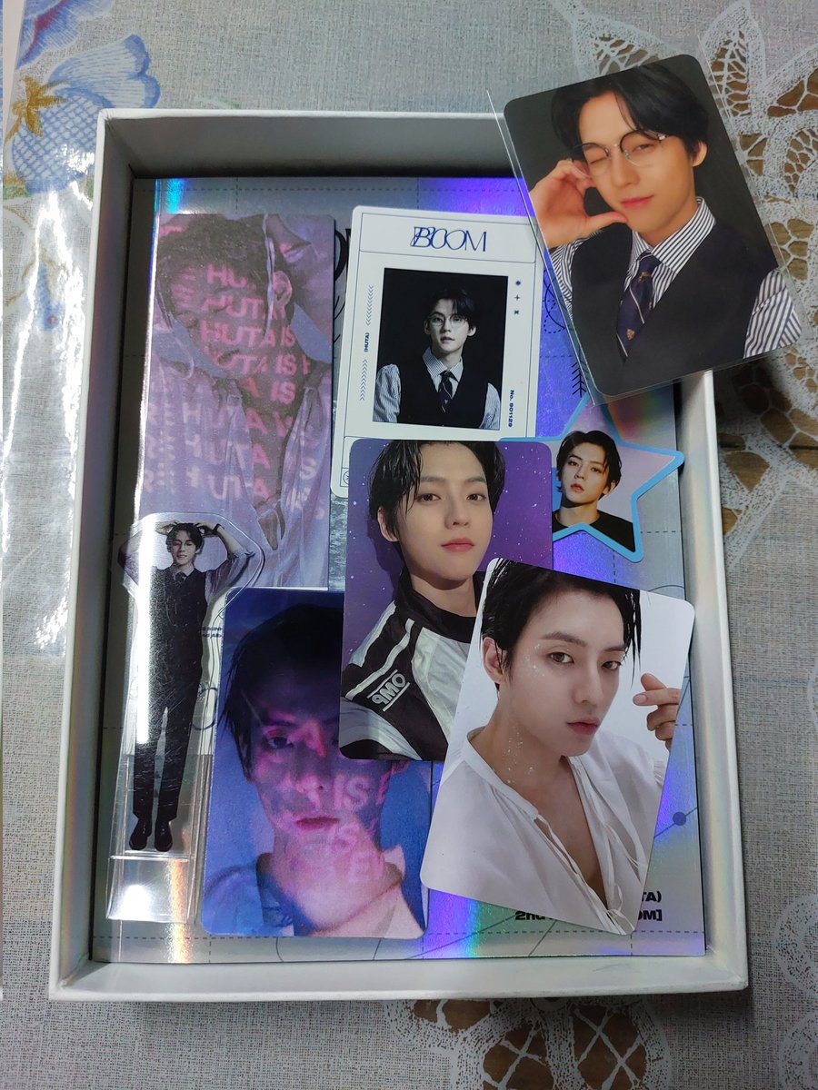 melorhieee's tweet photo. finally had the time to open my boom album 🥰 (received it on Aug 8 tho hehe) I really love the inclusions 🥺💙 thank youuu GO manager @minhanming, the best 😘 and for the pretty and secured packaging @KyeoptaPenJae 🤍 #satisfied #willorderagain 😆 https://t.co/1BDy4lOUYX