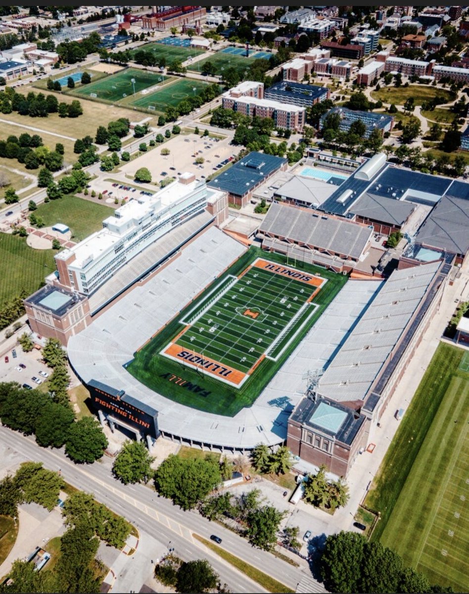 zainbando99's tweet photo. Seven more days till Week 0!!! I won’t be there, but for those of you who are going, make sure Memorial Stadium is bumping! #Illini #BeatWyoming #famILLY https://t.co/OW2rmgnK1C