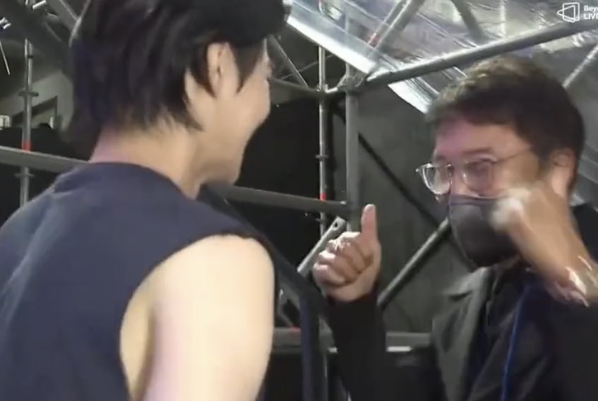 난 이 영감이 누구길래 이렇게 크게 팔을 벌리나 했는데 역시  차기이사님 큰 사랑을 받고 계시나봅니다