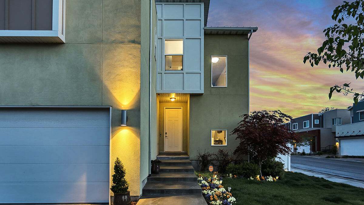 Are Cash Offers For Houses Legit?

If you want to sell your home, you may have noticed all kinds of cash offer options. But are cash offers for houses legit, or are they another kind of scam?