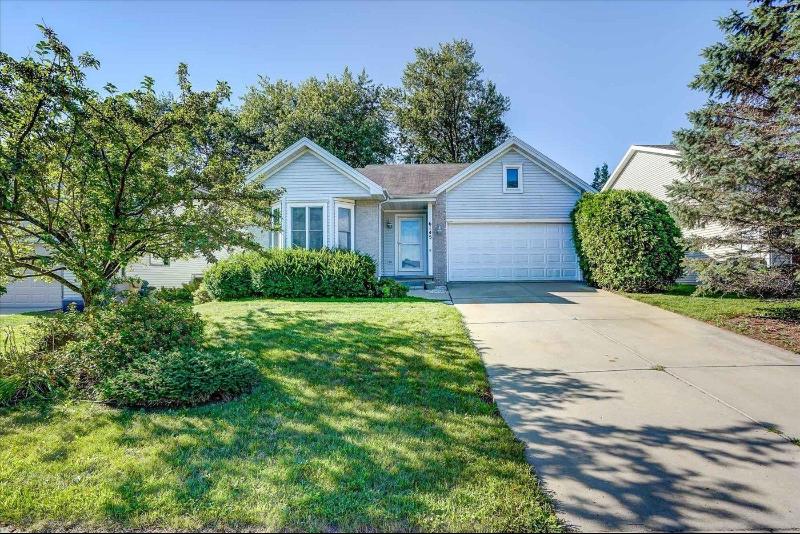 AnnetteTandeR's tweet photo. See a virtual tour of my newest #listing 6145 Thornebury #Madison #WI  https://t.co/VaxbCJdbg6 https://t.co/3hxMsy1VWr
