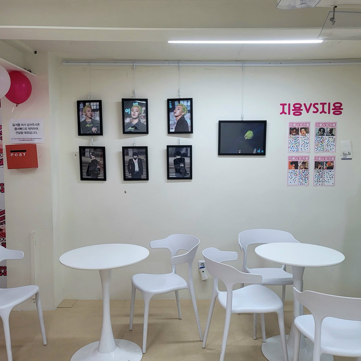 forever060819's tweet photo. #지용이_생일파티_편하게_놀러와
#YONG_FOREVER
사실 여기 공지 띠부씰 보고 처음으로 생카 돌 결심을 하게 된 건데 늦게 가서 띠부씰은 못 받았지만 대신 더 많은 걸 받은 것 같아 넘무 행복해요☺️ 음료 스티커 갖고 싶어서 두 종류 샀는데 커피를 안 마셔서 아쉽더라고요... https://t.co/VElGABzTWe