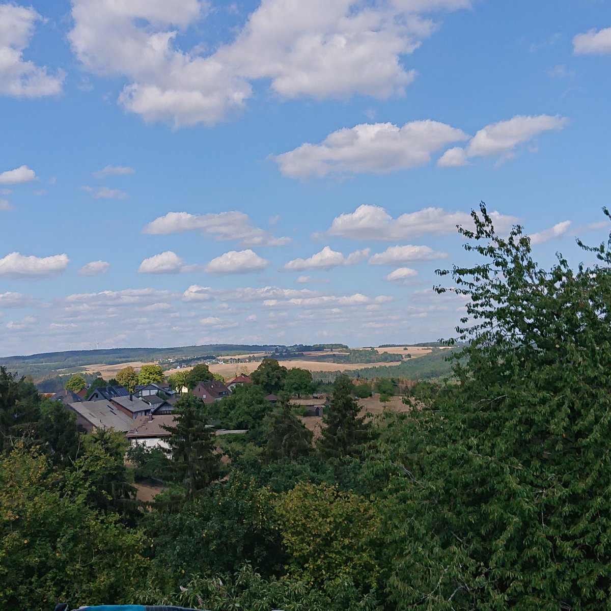 CMH406's tweet photo. #duitsland uitzicht. #Rascheid
Moe van de reis en 2 nachten slecht slapen. (overprikkeling) #longcovid wel lekker rudtig hier op een haan na die kraait. https://t.co/Dt7zBmBkU0