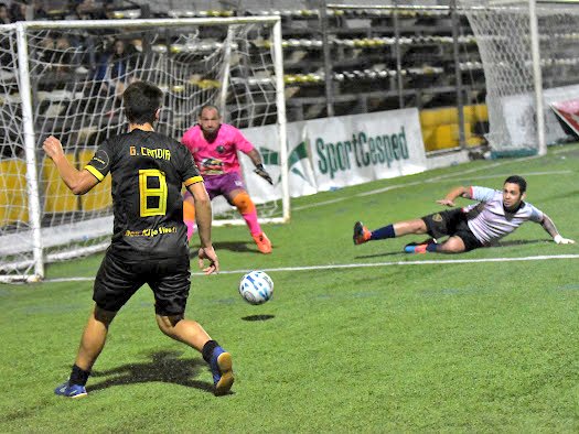 ligadetuiteros's tweet photo. Infranqueables ⚽️❌️🥅

@beer_futbol es el único equipo de su categoría que todavía no ha recibido goles en las primeras tres fechas del torneo.

Llevan 8 goles a favor
9 puntos de 9 posibles 
Punta compartida 

Gran campaña 👏 https://t.co/sYGuPwZdu4