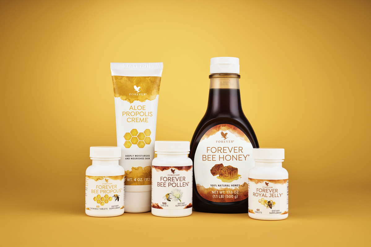ForeverNAmerica's tweet photo. Today is #WorldHoneybeeDay 
Let’s celebrate by enjoying any of our bee products and thanking the Honeybees for their contribution! https://t.co/SxnvOh2Veu