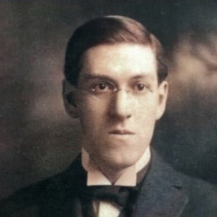 revistasankofa's tweet photo. Un 20 de agosto de 1890 venía al mundo Howard Phillips Lovecraft, el niño tímido y enfermizo, el reservado y "distinto"; lector voraz y amante de los libros. Un soñador de Providence. (👇) https://t.co/A9J2DPmBUU