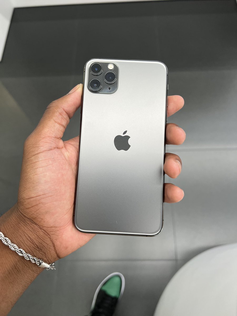 Koyaluii's tweet photo. iPhone 11pro Max 256gb…….Dm if you’re interested https://t.co/O9BCLj6q3V