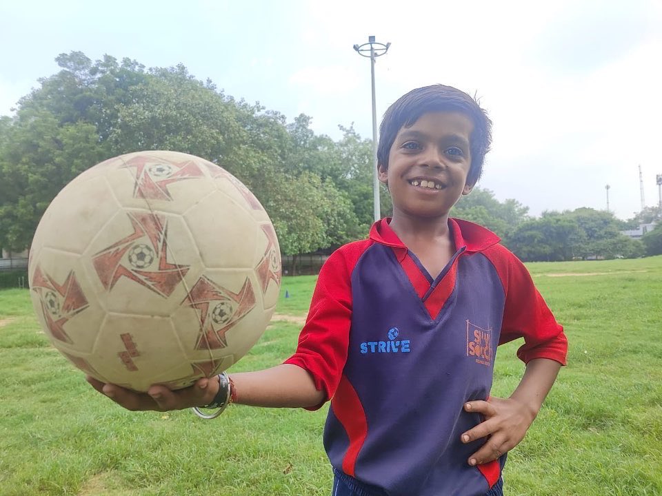 slumsoccer's tweet photo. Play and play-based learning is important for children's social development. Children who #play are better at being able to control themselves, be more cooperative, considerate, friendly and are with higher social competence. #StriveIndia #footballfordevelopment https://t.co/44SOWvYn0f
