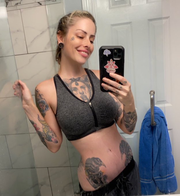 recovering from surgery seems to be the only time I take social media friendly pics 😂 https://t.co/9<a href="/tag/mvsales"class="tags"><span>#mvsales</span></a>