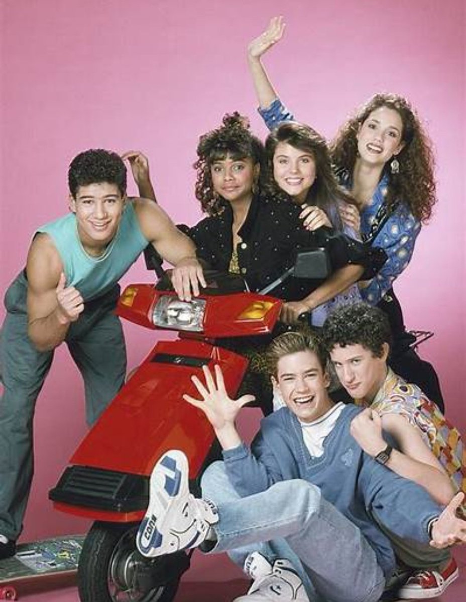 FunMovieTVFan's tweet photo. #MorningTVQuestion
#TVTest
This television show premiered August 20, 1989.
1) Can you name the show?
2) Can you name their favorite restaurant?
3)What is the name of the school and mascot?
#tvtime
#Trivia https://t.co/7Uf4DDKbfa