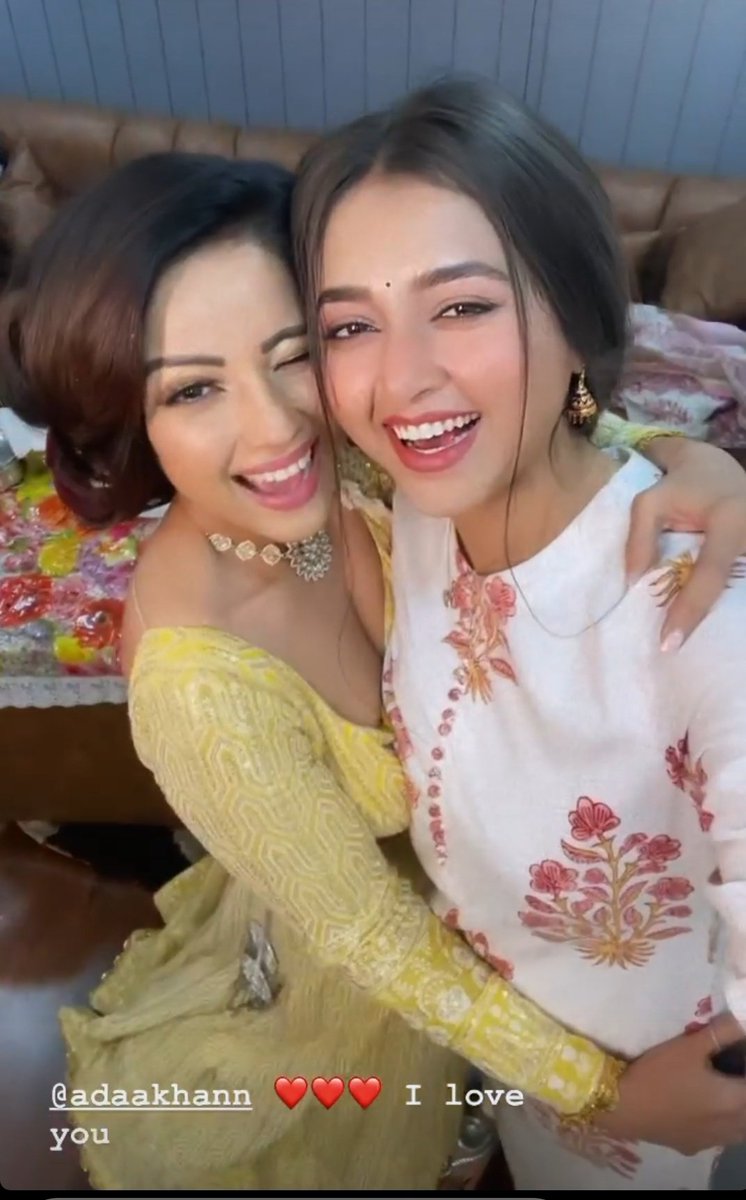 VinayRaghu02's tweet photo. @adaa1nonly Awww so sweet adaa & tqsm 😍🤗
#TejDaa bond is priceless🥺
#TejasswiPrakash #Adaakhan #askadaa https://t.co/7J0OVdRshg