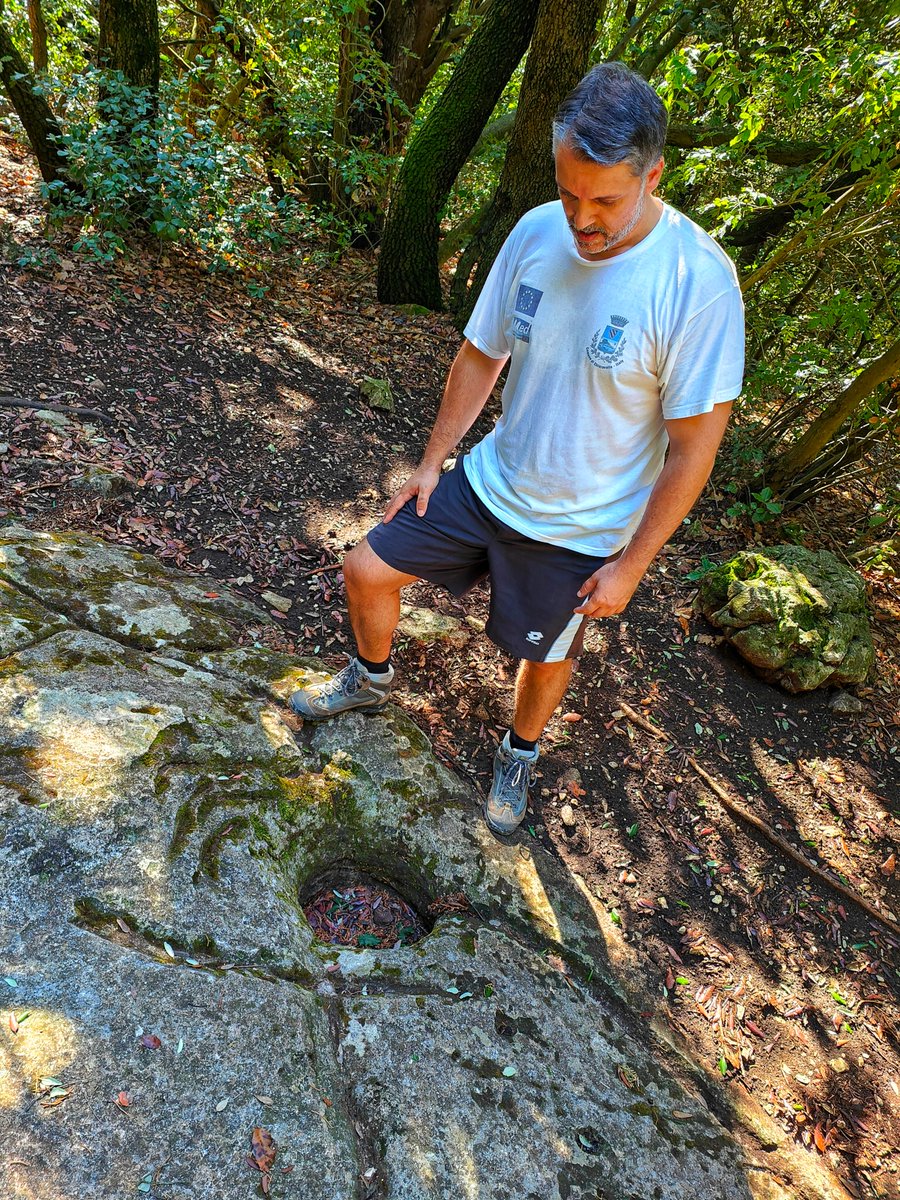 costantinorenat's tweet photo. Incisioni rupestri sul Monte Conero π³οΈπππΆπ²πͺ¬βοΈ
#conero #mistero #mistery #marche #rivieradelconero #parcodelconero #italy #nature #monteconero #italia #marchetourism #picoftheday #photooftheday #instagood #storia #archeologia #archeology #archaeology #history #storia https://t.co/k0VySV21Yq