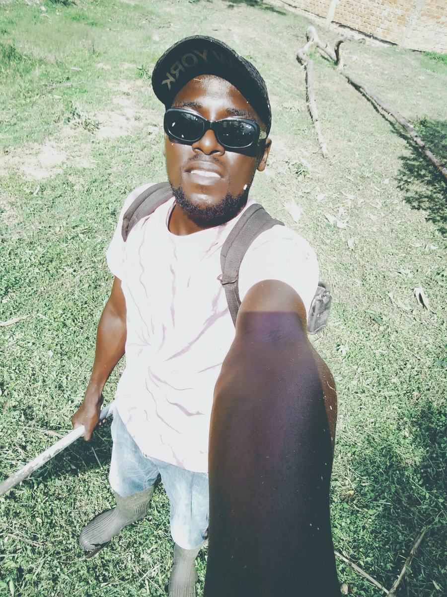 itskrox's tweet photo. Great hardcore day mowing the lawn in the sun! Time to get back to the house &amp; write JavaScript https://t.co/3kOy9JDiuY