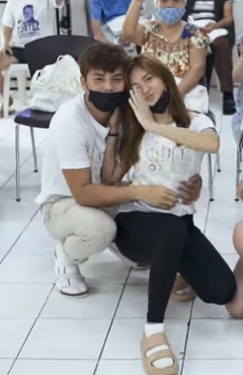 Kikifgc's tweet photo. Kinikilig akooooooo sa mga hawak ni mister kay misis!! 🥰♥️ hihi @iamr2alonte @iamAndalioLoisa https://t.co/xxaoELTrSm