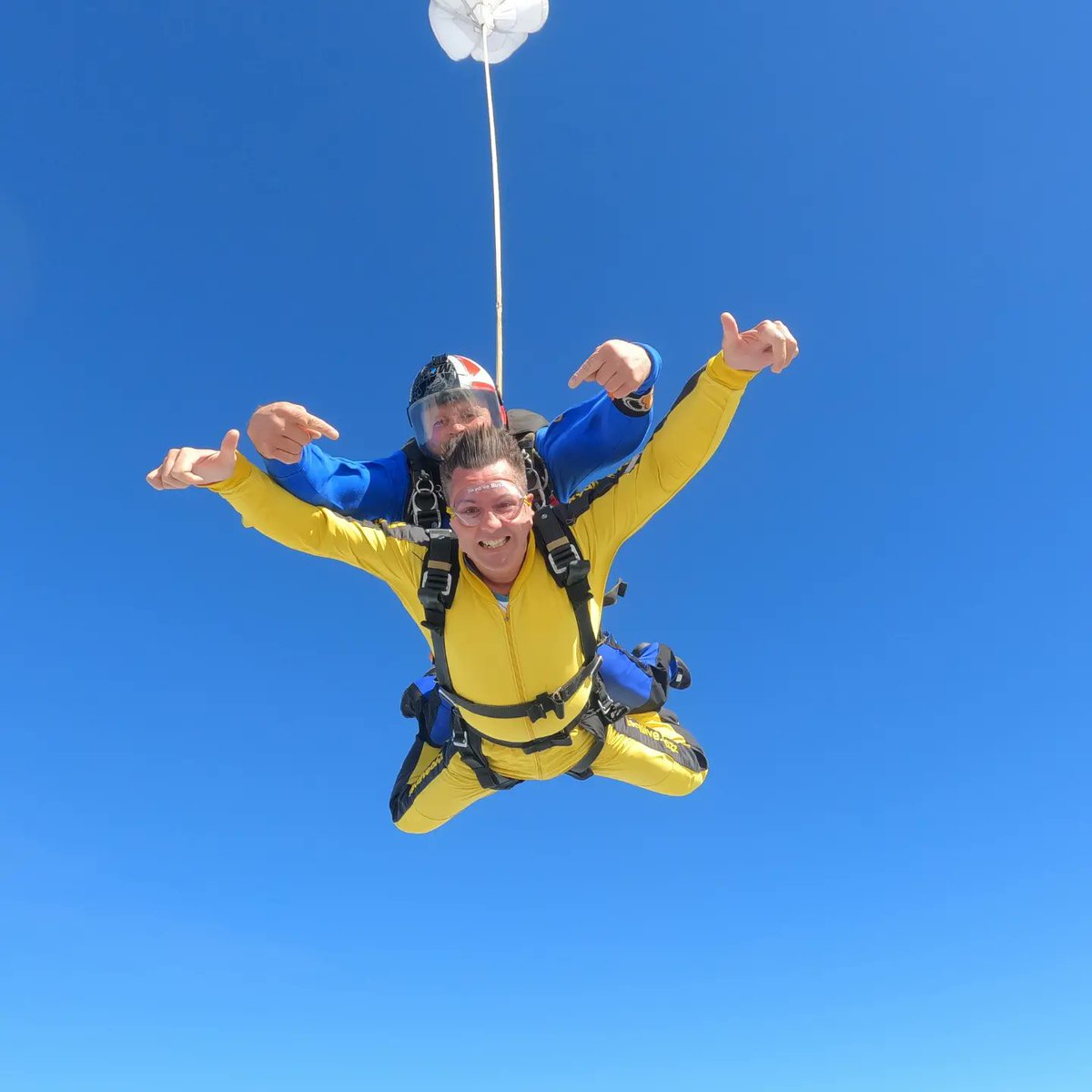 MrMuirBC's tweet photo. So, having recently been to Galileo Galilei's home town and visited it's famous leaning tower from which he investigated the rates of falling objects, this morning I performed my own tests for gravity and terminal velocity. #physicsinaction #skydivebuzz https://t.co/LjtFMpp4ib