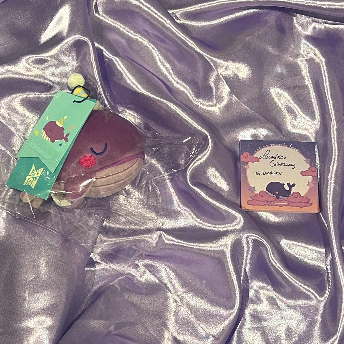 Iovedkoo's tweet photo. BTS TINYTAN WHALE KEYRING GIVEAWAY 💜

TO ENTER:
💫 must be following 
💫 retweet 
💫 reply voting tags for valid entry

DETAILS:
🐳 tiny tan whale keyring 
🐳 purchased from weverse
🐳 worldwide

ENDS 8/26 https://t.co/bdQyLnBp8q