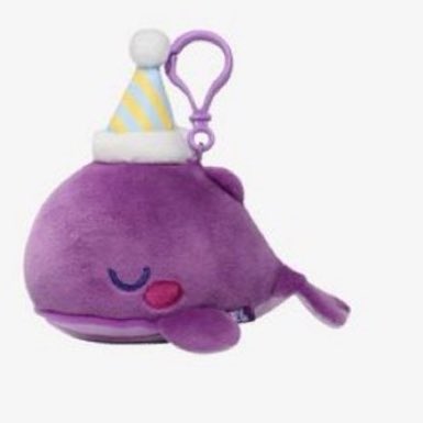 Iovedkoo's tweet photo. BTS TINYTAN WHALE KEYRING GIVEAWAY 💜

TO ENTER:
💫 must be following 
💫 retweet 
💫 reply voting tags for valid entry

DETAILS:
🐳 tiny tan whale keyring 
🐳 purchased from weverse
🐳 worldwide

ENDS 8/26 https://t.co/bdQyLnBp8q