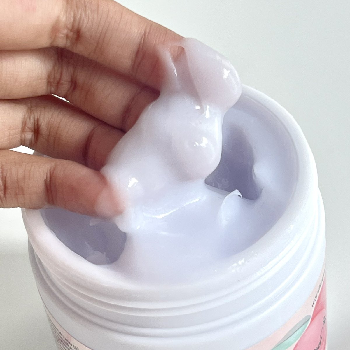 itfeelstory's tweet image. ผมนุ่มมากก นุ่มจริงๆ🤲🏻✨ ทั้งนุ่มทั้งหอม หอมแบบไม่ต้องฉีดน้ำหอมแล้ว มาส์กผมเคราตินตัวนี้เวิร์ค! ทิ้งไว้ 10-15 นาทีเท่านั้นผมจากที่แห้งเสียคือนุ่มขึ้นมาเลย แล้วช่วยลดผมร่วง บำรุงหนังศรีษะด้วยนะ อันนี้คือดี ไปลองง