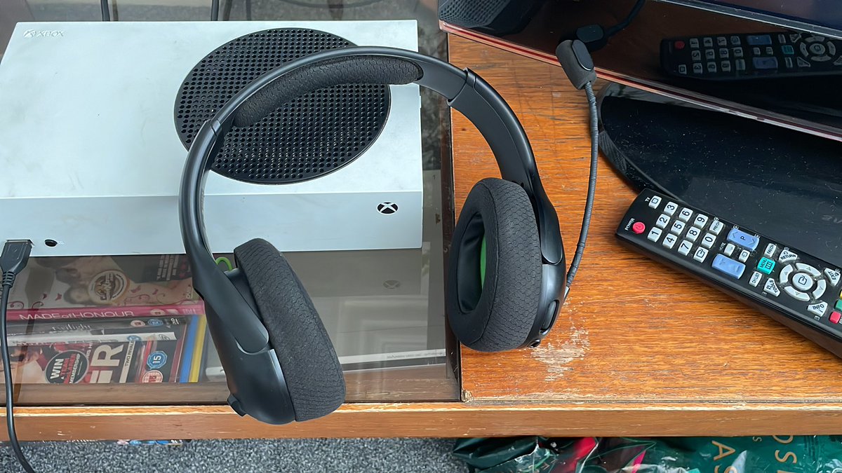 Looking for help with <a href="/PDPgaming/">PDP</a> LVL50 wireless headset. Sound only when headset is upside down! Turn them right way up &amp; sound zeros. What gives?