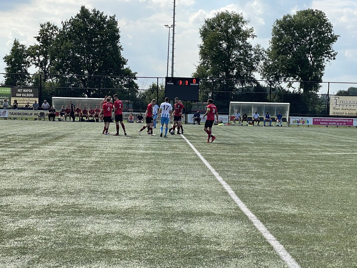 ArnhemseBoys's tweet photo. De #ruststand was 0-0, de #tussenstand is nu 1-0. @Excelsior_Z scoorde in de 54e minuut. #vriendschappelijk #voetbal #schuytgraaf #Arnhem #zetten https://t.co/88odMXrUz7