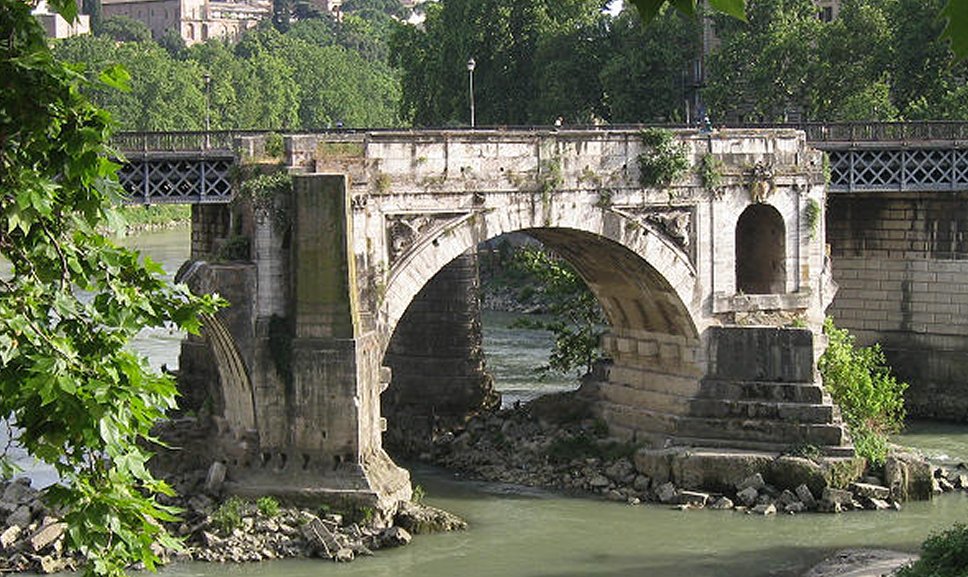 cosmiccorner18's tweet photo. #RomanSiteSaturday - Ponte Rotto (‘Pons Aemilius’), is the oldest & the longest (over 150 m) Roman stone bridge in Rome, Italy. Its wooden version was rebuilt in stone (the 2nd century BC). Over the centuries, it was damaged by severe floods, Only its fragment remains. https://t.co/3hGh0090qg