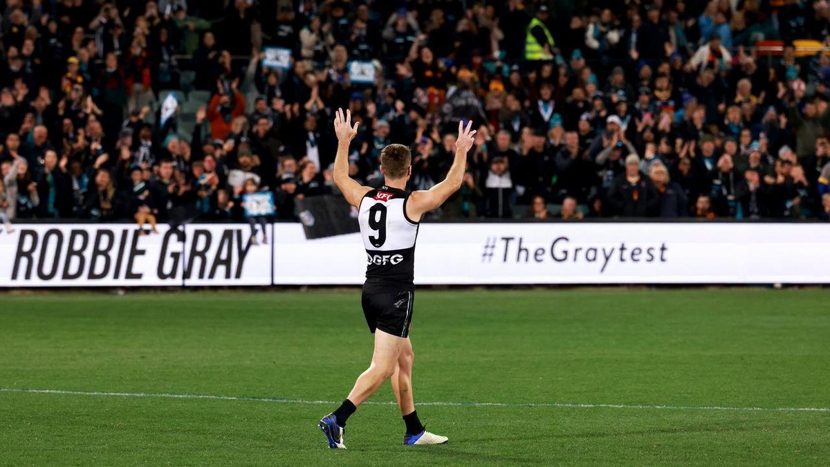 mattturner1986's tweet photo. Vintage Robbie Gray at times tonight.
His 1st goal was a similar spot to his Carlton kick.
2nd looked like his 4th in the 2014 semi v Freo.
That pass to Marshall was typically team-1st.
My read on a fitting farewellβΆοΈhttps://t.co/53E3mygarZ
#AFLPowerCrows #Showdown #TheGraytest https://t.co/fuiLV6dWmf