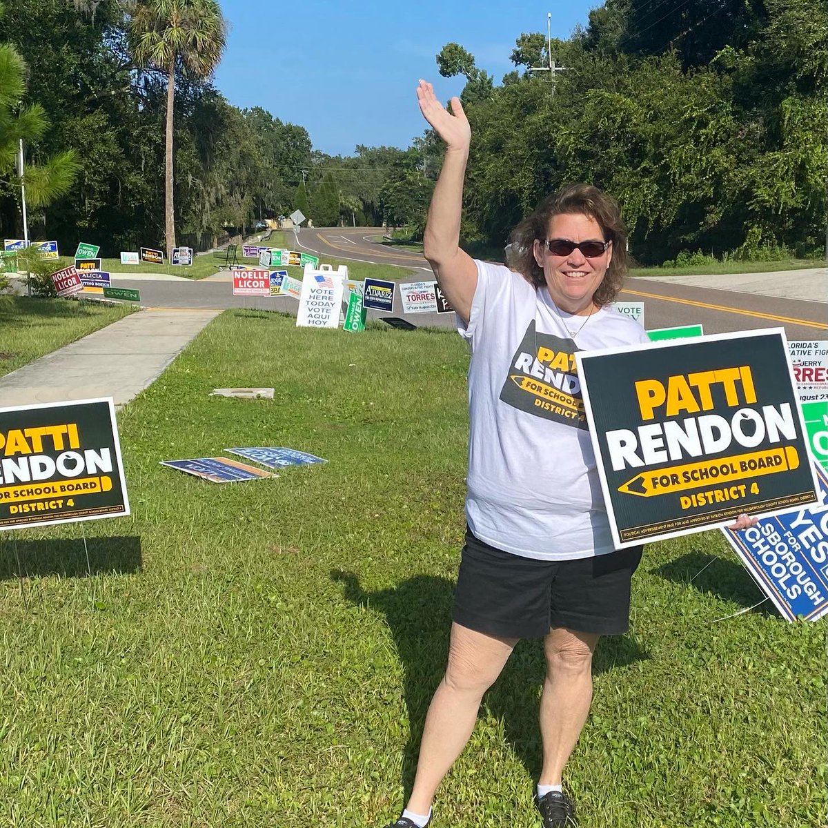 VotePattiRendon's tweet photo. Good morning, Riverview! Great to see all the voters out early today. Thanks for the honks and the support! Vote Patti Rendon for School Board, District 4! 👍🗳 #votepattirendon https://t.co/zSy9t9gMG8