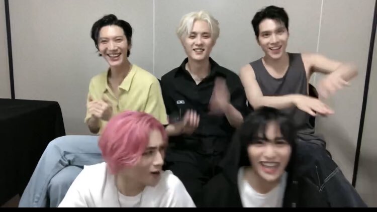 [220821] #WayV Weibo Yizhibo Live chinese to english translation highlights 💚a thread💚 #WayV_SMCU_Express_Suwon
