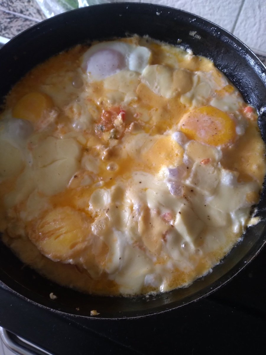 Bruce_wayne_67's tweet photo. Vengo a presumir mis #HuevosALaItaliana 🦇😎 y si no se llaman así, sorry 🤷
Respondiendo a tu pregunta...si también cocino 😉 #Vengache #BatiDesayuno #NoDoy #BuenoUnPoquito #TraePan y #Jugo #QuedoBueno #Pluscuanperfecto #TodoLoPuedoEnCristoQueMeFortalece #ByeFeos https://t.co/TshwMjKNOG