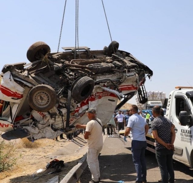 Görevi başında ölünce,siz de şehit bizde iş kazası oluyor... Sahipsiz sağlık çalışanlarıyız 😔
#GörevŞehidiSayılsınlar