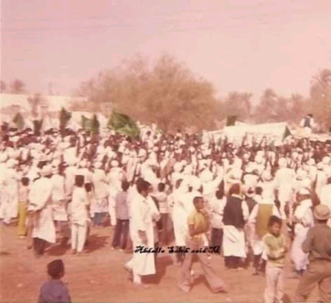 صوه مش لي مهرجان او احتفال صورة زحف الهمج ضنا الحرام بأوامر من سيدهم لمعمر على مصانع رجال الاعمال وسلبها باسم سلطة الشعب والثوره الأداريه