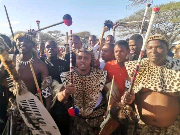 Phakathi kwensizwa sikhona #InkosiEsibayeni