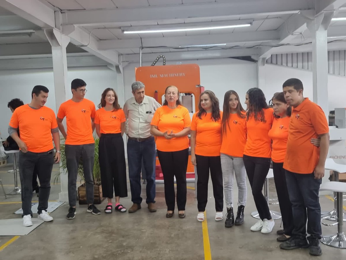 Felicitamos a Aracely y Adriana socias de nuestra empresa afiliada "Gráficos y Terminados" por la inauguración de su nuevo equipo Horizon, tecnología que les permitirá incrementar su capacidad productiva, su calidad y tener una oferta diferenciada de productos. <a href="/CANAGRAFJAL/">CANAGRAFJAL OFICIAL</a>