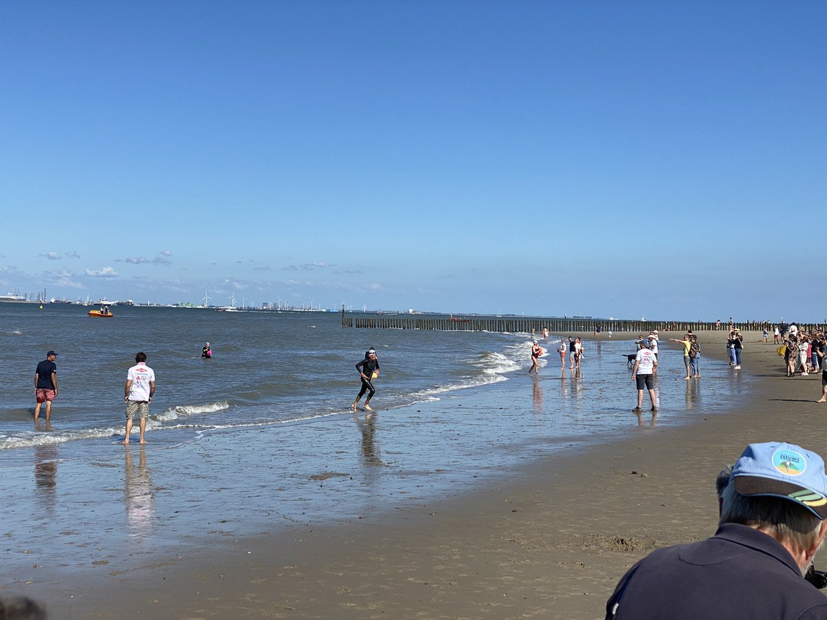 We zijn inmiddels bijna twee uur verder. Er zijn al veel zwemmers binnen. #omroepzeeland #scheldebeker