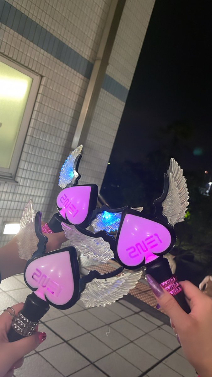 kochamaa's tweet photo. 2ne1に会いたい😭❤️🫶 https://t.co/DZI6c5jN3w