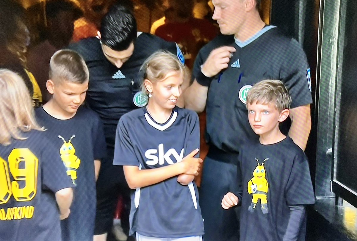 LivingOneHanded's tweet image. So glad I turned the @BlackYellow match on early! ☺️ What a cool opportunity for her!